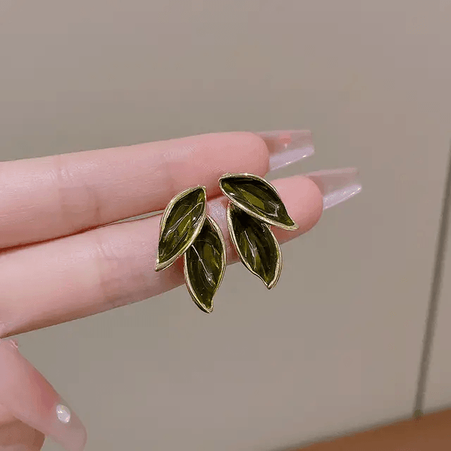 Leaf Shape Stud Earrings - Berry Pop Co