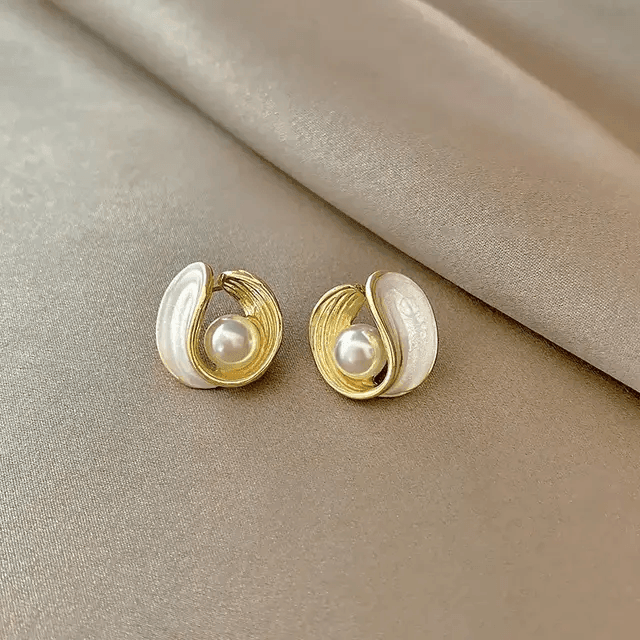 Pearl Shell Stud Earrings - Berry Pop Co