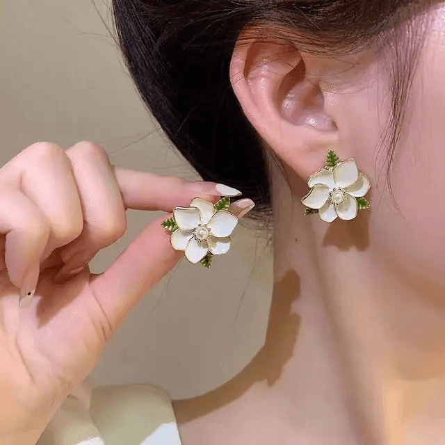 White Flower Pearl Drop Earrings - Berry Pop Co