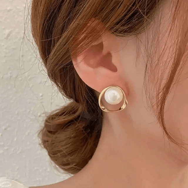 Pearl Stud Earrings - Berry Pop Co