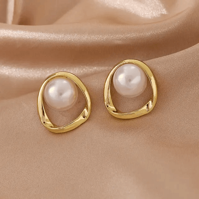 Pearl Stud Earrings - Berry Pop Co