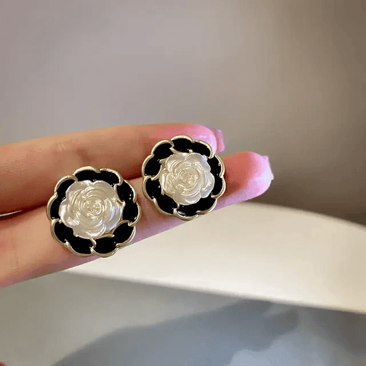 Black White Flower Stud Earrings - Berry Pop Co