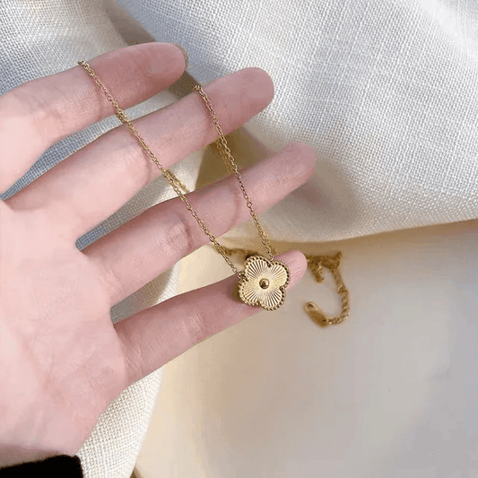 Gold Clover Pendant Necklace - Berry Pop Co