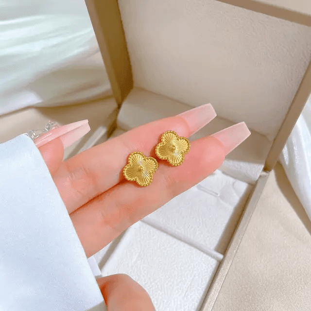 Gold Clover Stud Earrings - Berry Pop Co