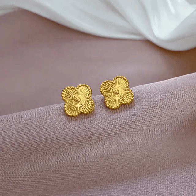 Gold Clover Stud Earrings - Berry Pop Co