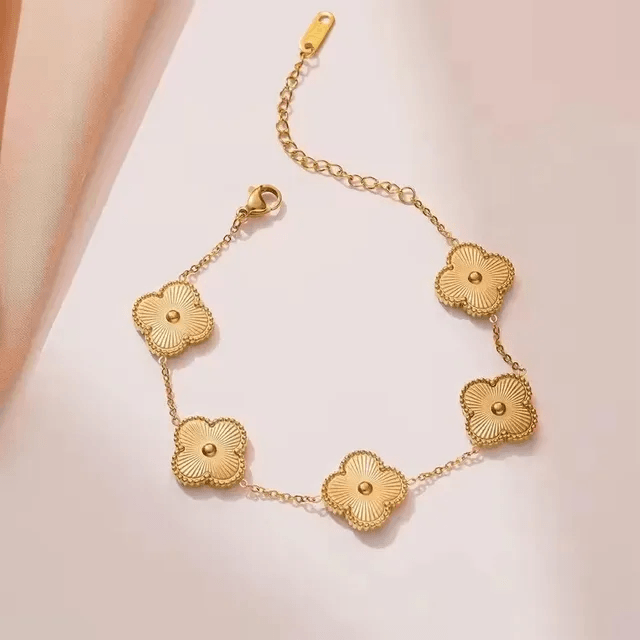 Dainty Gold Clover Leaf Bracelet - Berry Pop Co