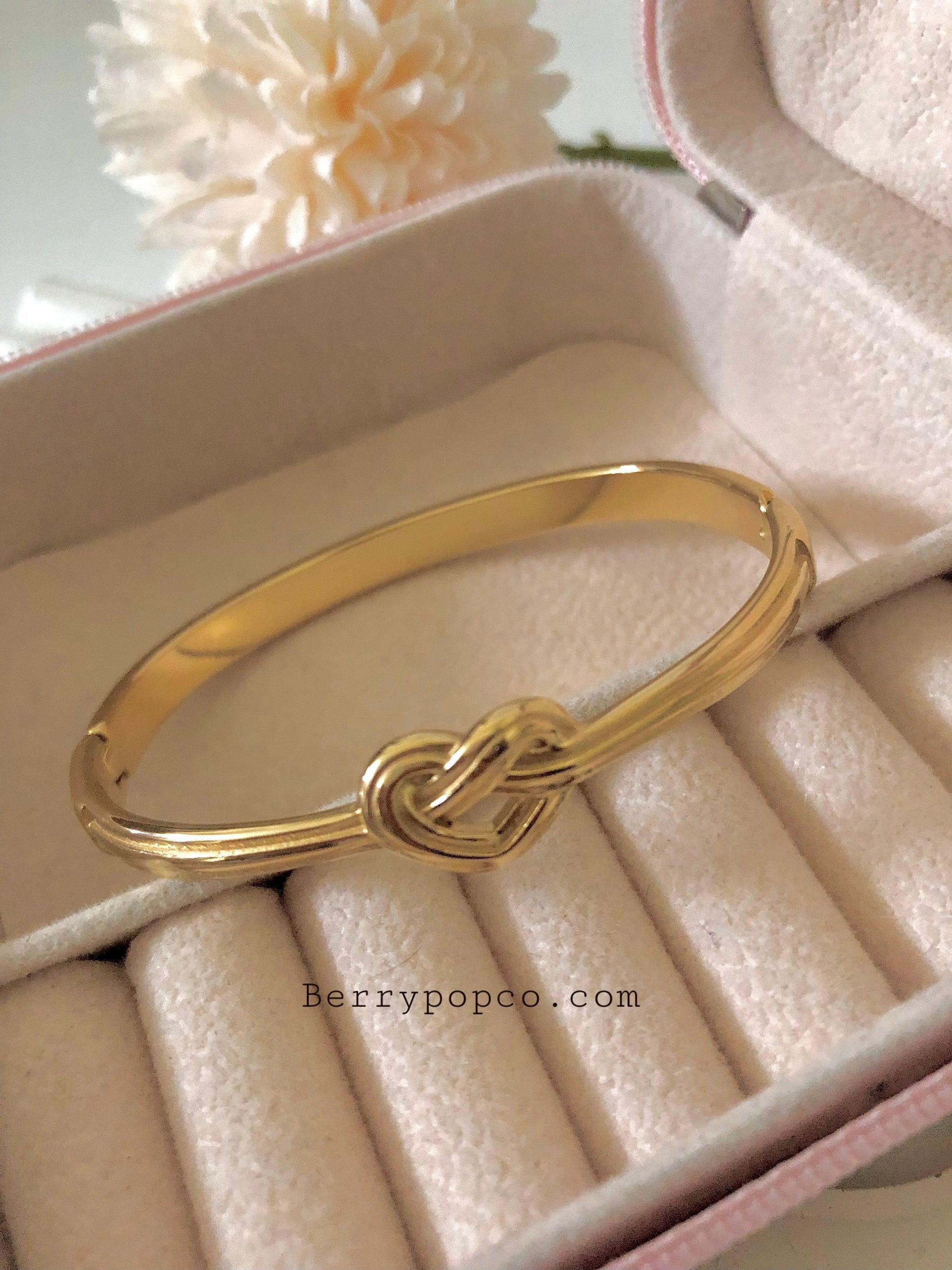 Elegant Heart Bangle Bracelet - Berry Pop Co