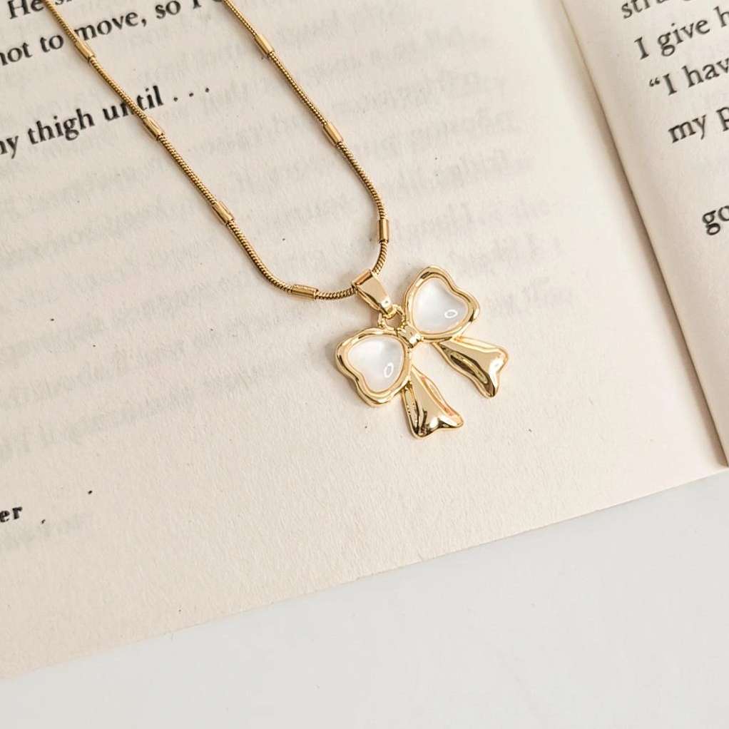 Bow Necklace