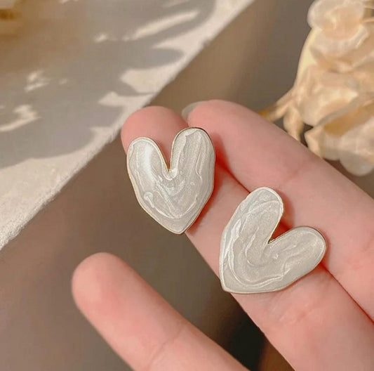 White Love-Heart Earrings - Berry Pop Co