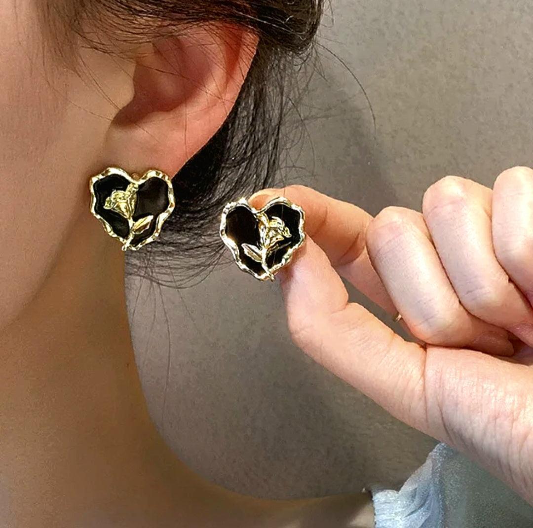 Black Flower Heart Shape Earrings - Berry Pop Co